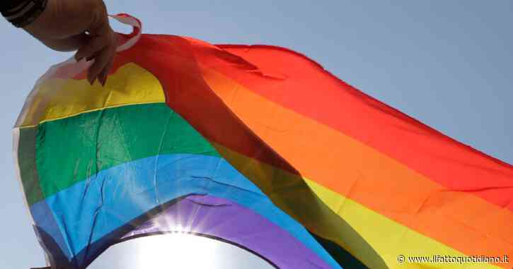 California, 66enne uccisa per aver esposto la bandiera Lgbtq+ fuori dal proprio negozio. L’assassino muore nello scontro con la polizia