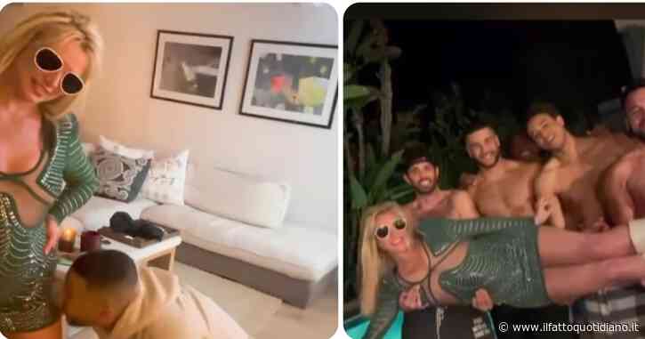 Britney Spears fa festa dopo il divorzio con 5 ‘amici’: “Ho giocato tutta la notte”, intanto l’ex marito perde migliaia di follower