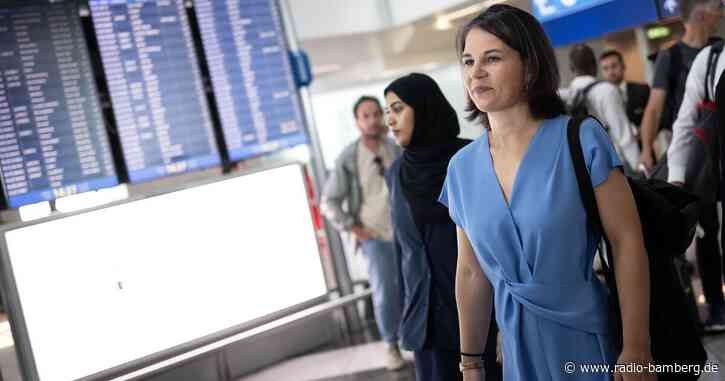 Baerbock verteidigt Reisen im Regierungsflieger