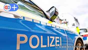 Mähdrescher fährt in Baustelle in Kiel