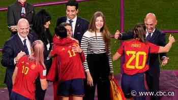 Spanish soccer chief apologizes for inappropriate kiss with player after World Cup win