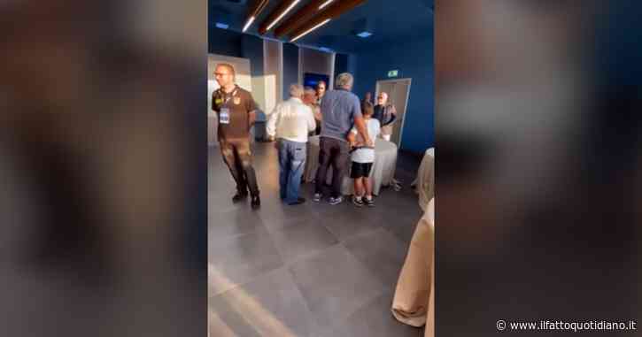 “Non è venuto qui per fare le foto”: De Laurentis sbotta e bestemmia di fronte a un bambino dopo Frosinone-Napoli – Video