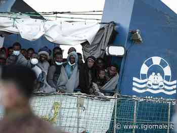 “Mette in pericolo le persone”. Scatta il blocco per la Sea Watch che attacca l’Italia