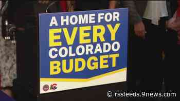 Polis anuncia orden ejecutiva para abordar desafíos de vivienda