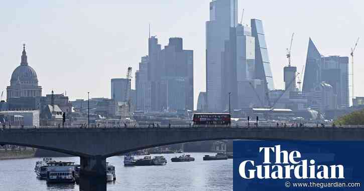 FTSE 100 bosses ‘given average pay rise of £500,000 in 2022’