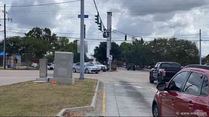 Truck snags power lines on Siegen Lane, knocks out power homes & businesses Monday