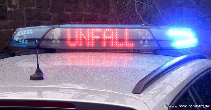 Stunden Bergungsarbeiten wegen Lastwagen in Straßengraben