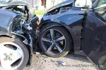 Minden: Autos stoßen auf Kreuzung zusammen