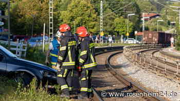 Missglücktes Wendemanöver: Güterzug erfasst Auto von Fahranfängerin bei Bergen