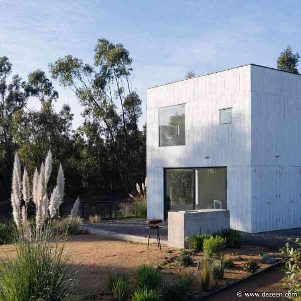 Stanaćev Granados clads cube-shaped Chilean house in white wood