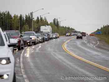 Crews continue battling N.W.T. wildfires, blaze remains 15 km from Yellowknife