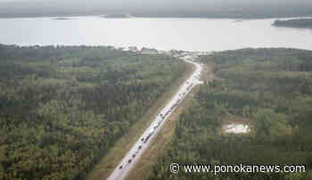 Crews continue battling N.W.T. wildfires, blaze remains 15 km from Yellowknife