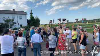 Zornige Spontandemo am Bahnübergang: Plötzlich provoziert ein Zugführer