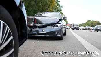 Stau nach Unfall auf B28: 22-jähriger Motorradfahrer wird schwer verletzt