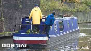 Can narrowboat owners break up with fossil fuels?