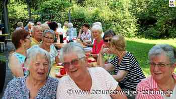Senioren amüsierten sich beim Sommerfest im Garten