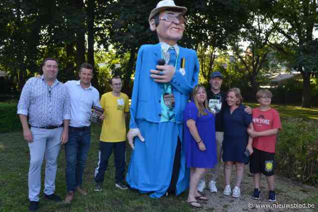 Reus Eddy Wally helpt Kermis in het Park openen: “Op een steenworp van Eddy’s feestzaal Paris-Las Vegas”