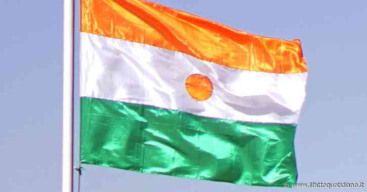 Le bandiere affermano immortalità: quella che ricorda la tratta degli schiavi si tesse ogni giorno