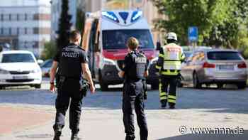 Großeinsatz in Rostock: Mann tänzelt auf Balkonbrüstung von Hochhaus