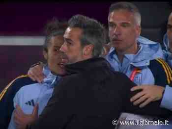 Ora nella bufera c'è il ct della Spagna: "Tocca il seno all'assistente in panchina"