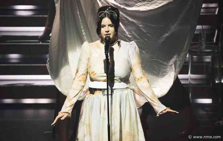 Watch Lana Del Rey crowd get knocked to the ground by huge energy wave at Mexico gig