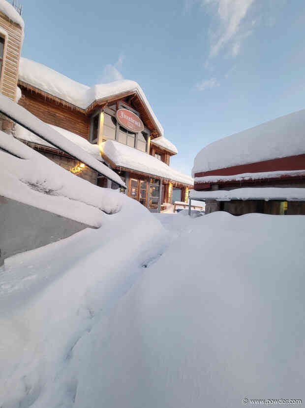 Argentinian Resort Wakes Up To 11+ Feet Of Snow