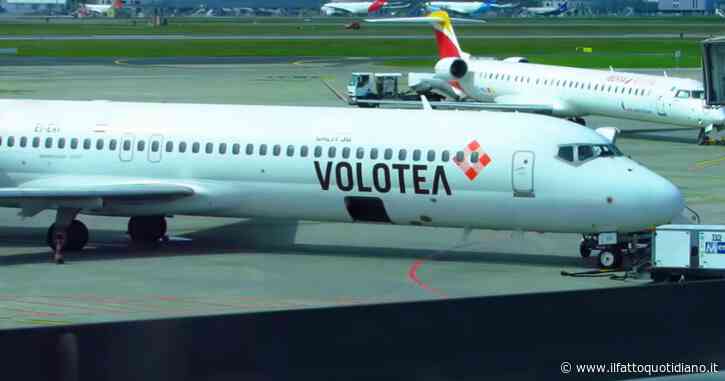 Lite fra una hostess e una passeggera sul volo Olbia-Roma: il comandante inverte la rotta dopo 20 minuti dalla partenza