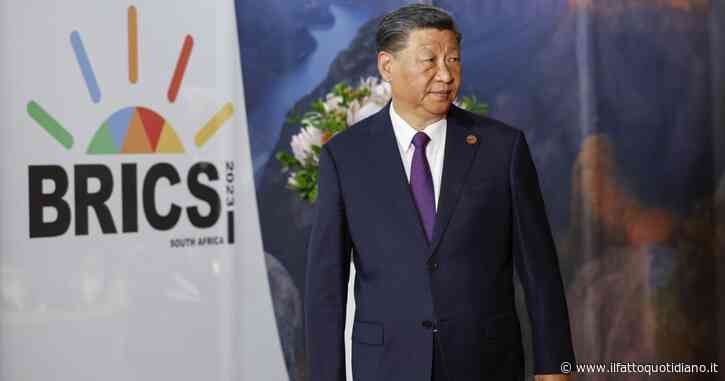 Brics, sul tavolo l’allargamento del gruppo e la “dedollarizzazione degli scambi”. Pechino ‘studia’ da leader di un nuovo ordine mondiale