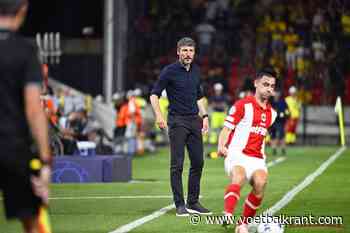 Van Bommel komt terug op rode kaart en heeft duidelijke mening over wedstrijd: "Dat is niet normaal"