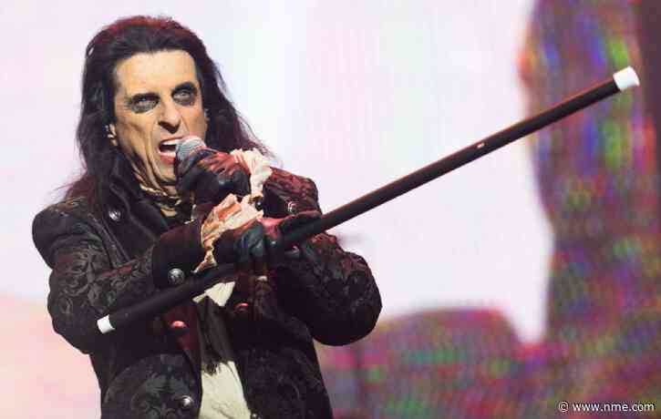 Alice Cooper: “There are cases of transgender, but I’m afraid that it’s also a fad”