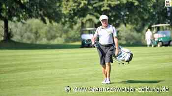 Von früh bis spät: Uwe Groth sammelt mit Golfmarathon Spenden