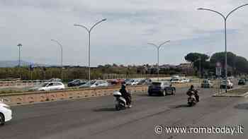 Incidente sulla Colombo, perde controllo dello scooter elettrico: morto un diciannovenne. Grave un'amica