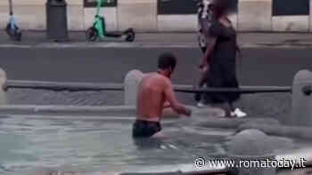VIDEO | Bagno in mutande nella fontana del Tritone