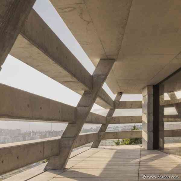 Contaminar stacks concrete layers to enclose twisting Portuguese home