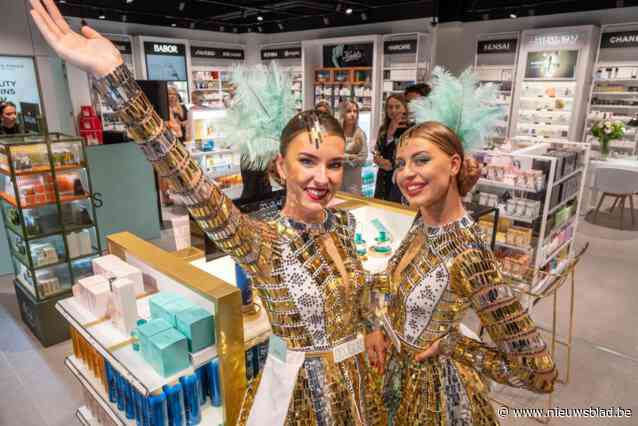 Opening van eerste Belgische Douglas-winkel trekt ruim 600 klanten: “Vroeger moest ik hiervoor de grens over”