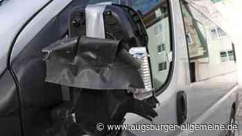 Unbekannte beschädigen Auto in Pfersee