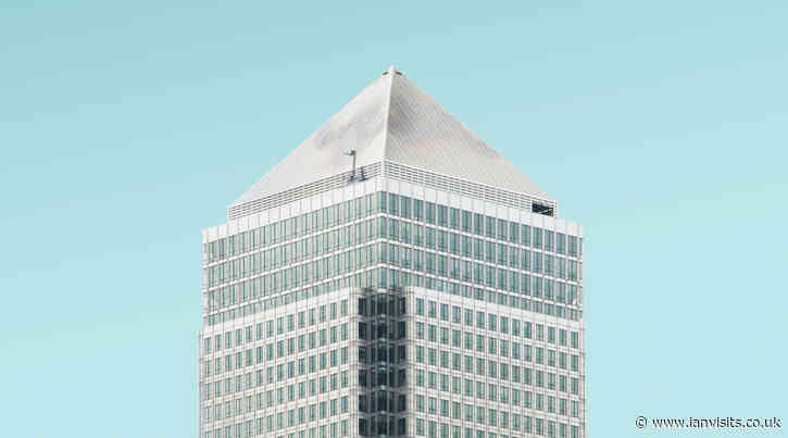 Climb to the top of One Canada Square skyscraper