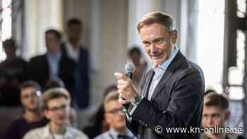 Lindner gibt Schülern Finanz-Unterricht: „Das Sparbuch ist gefährlich“