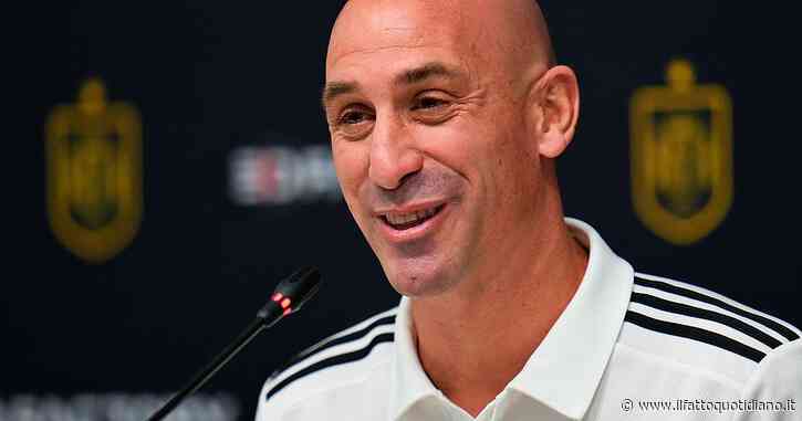 Rubiales si dimetterà dalla presidenza della Federcalcio spagnola dopo il bacio senza consenso a Hermoso