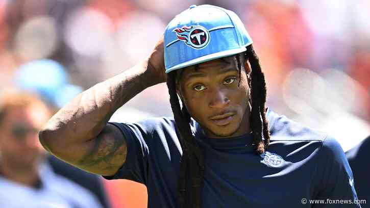 DeAndre Hopkins clowns Cardinals after trading Isaiah Simmons to Giants for 7th-round pick
