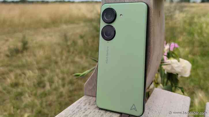 Asus Zenfone 10 review: powerful and pocketable but performative
