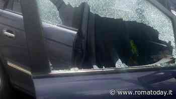 I ladri che saccheggiano le auto parcheggiate sul litorale