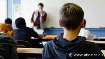 South Australian teachers vote to strike next Friday over 'insulting' state government offer