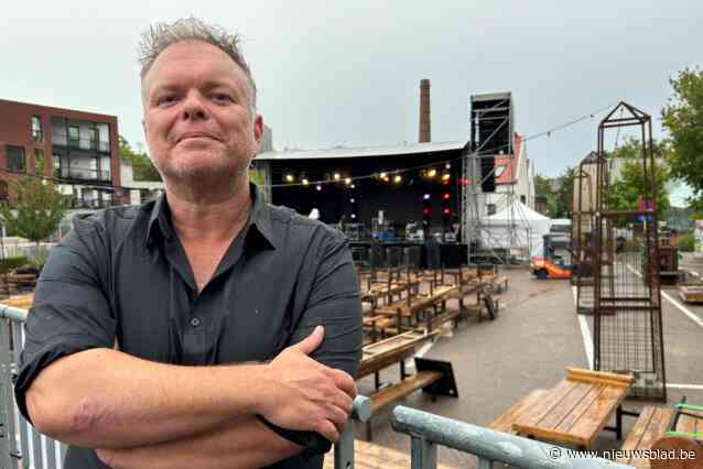 Lennart (50) presenteert al meer dan twintig jaar de Druivenfeesten en is niet van plan daar snel mee te stoppen: “Ik voel me in mijn sas op het podium”