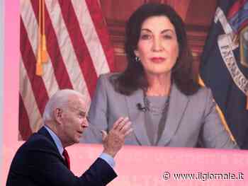 Cortocircuito dem a New York, la governatrice attacca Biden sui migranti: "Colpa del governo"