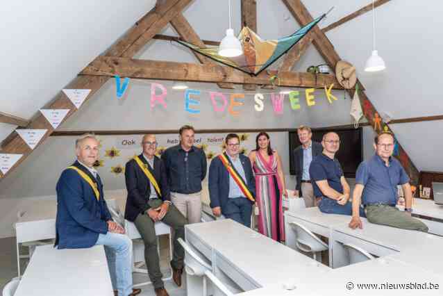 Na nieuwbouw en nieuwe speelplaats is nu ook voormalige directeurswoning gerenoveerd: “De godsdienstklas is de eyecatcher van het gebouw”