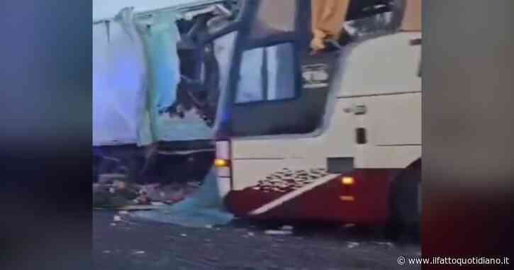 Tamponamento tra tir e pullman sulla A4: le prime immagini girate dagli automobilisti