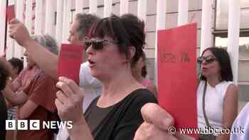 Spain Hermoso: Fans and players protest over Rubiales kiss