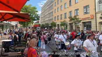 Markus Söder ist zum Plärrer-Umzug eingetroffen, Hubert Aiwanger hat abgesagt