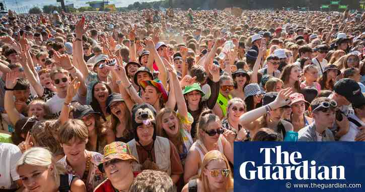 Lost in a crowd: why phone signal is still so scarce at UK music festivals